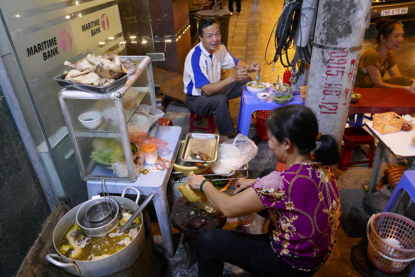 Hanoi - Garküche Abend-3